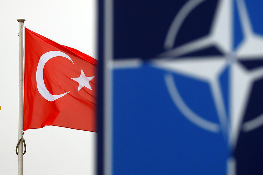 Партия Эрдогана заявила, что не рассматривает возможность выхода Турции из НАТО 