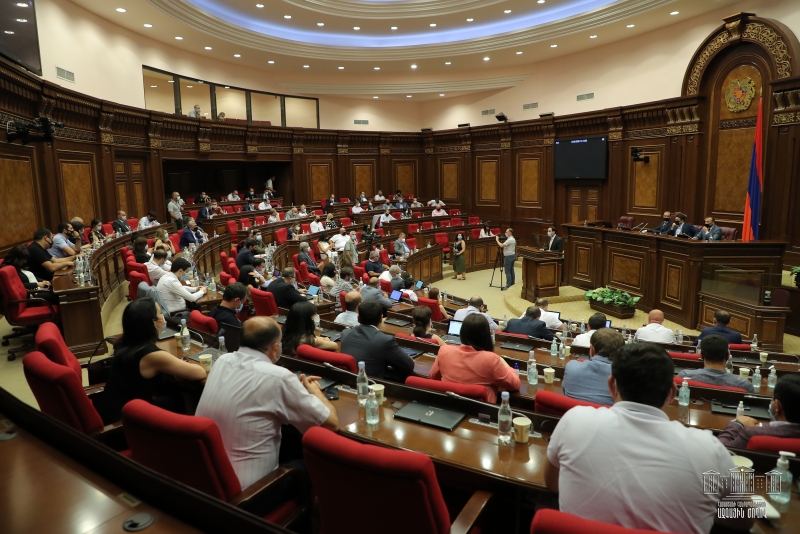 Парламент Армении приступил к рассмотрению «закона о конопле»