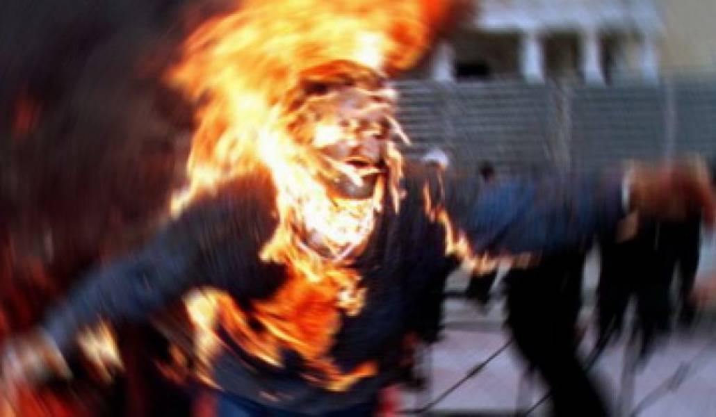 Мужчина совершил самосожжение перед офисом омбудсмена Армении 