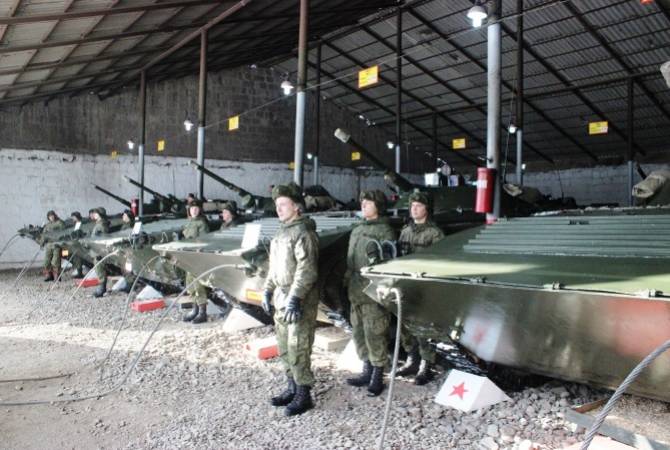 Военнослужащим российской базы в Армении вручили ключи от современной воентехники