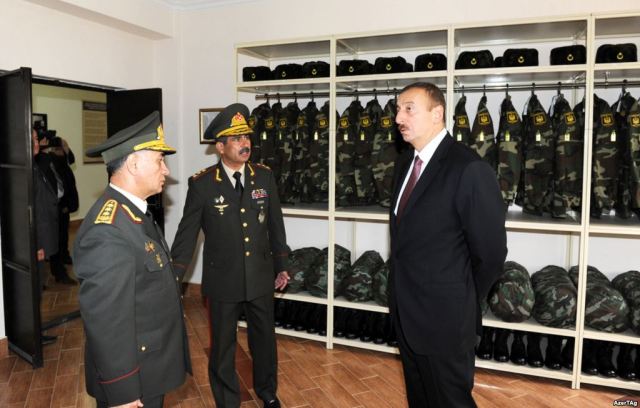 Алиев на перепутье: почему Азербайджан накаляет ситуацию на карабахской передовой? 