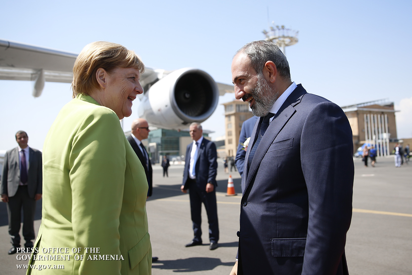 Меркель: Армения может подать пример эффективного сотрудничества с Россией и ЕС