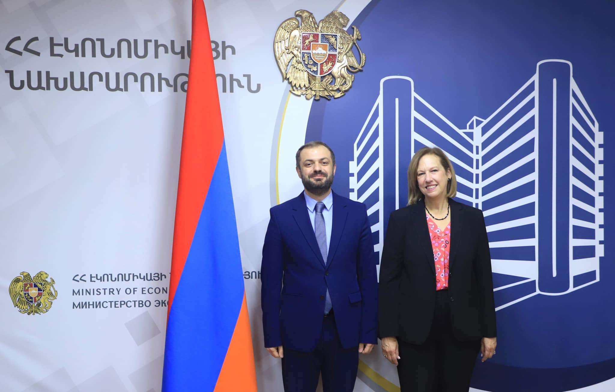 Министр экономики Армении представил послу США политику и приоритеты ведомства