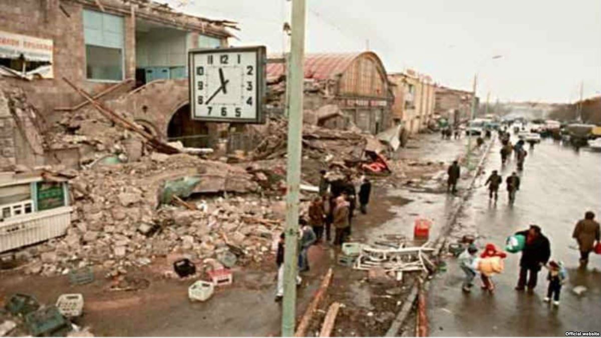Тысячи без крова до сих пор: со дня Спитакского землетрясения прошло 32 года
