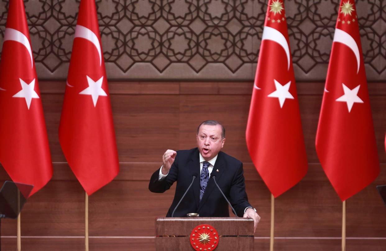 Партия Эрдогана создает предвыборный альянс с националистами