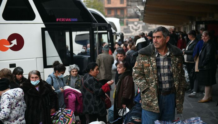 Прикинулся полицейским и обещал жильё беженцам из Арцаха: в Армении арестован мошенник  