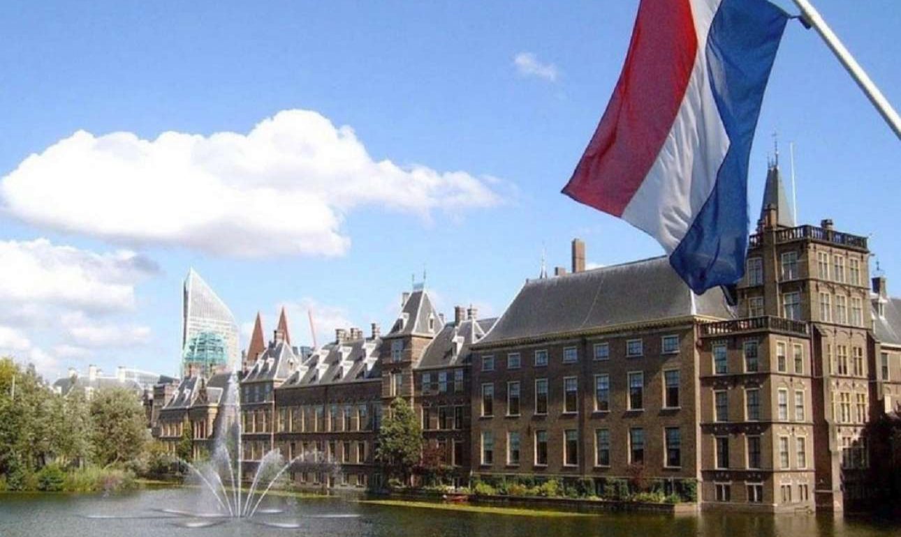 Парламент Нидерландов призвал не отправлять в Баку правительственную делегацию
