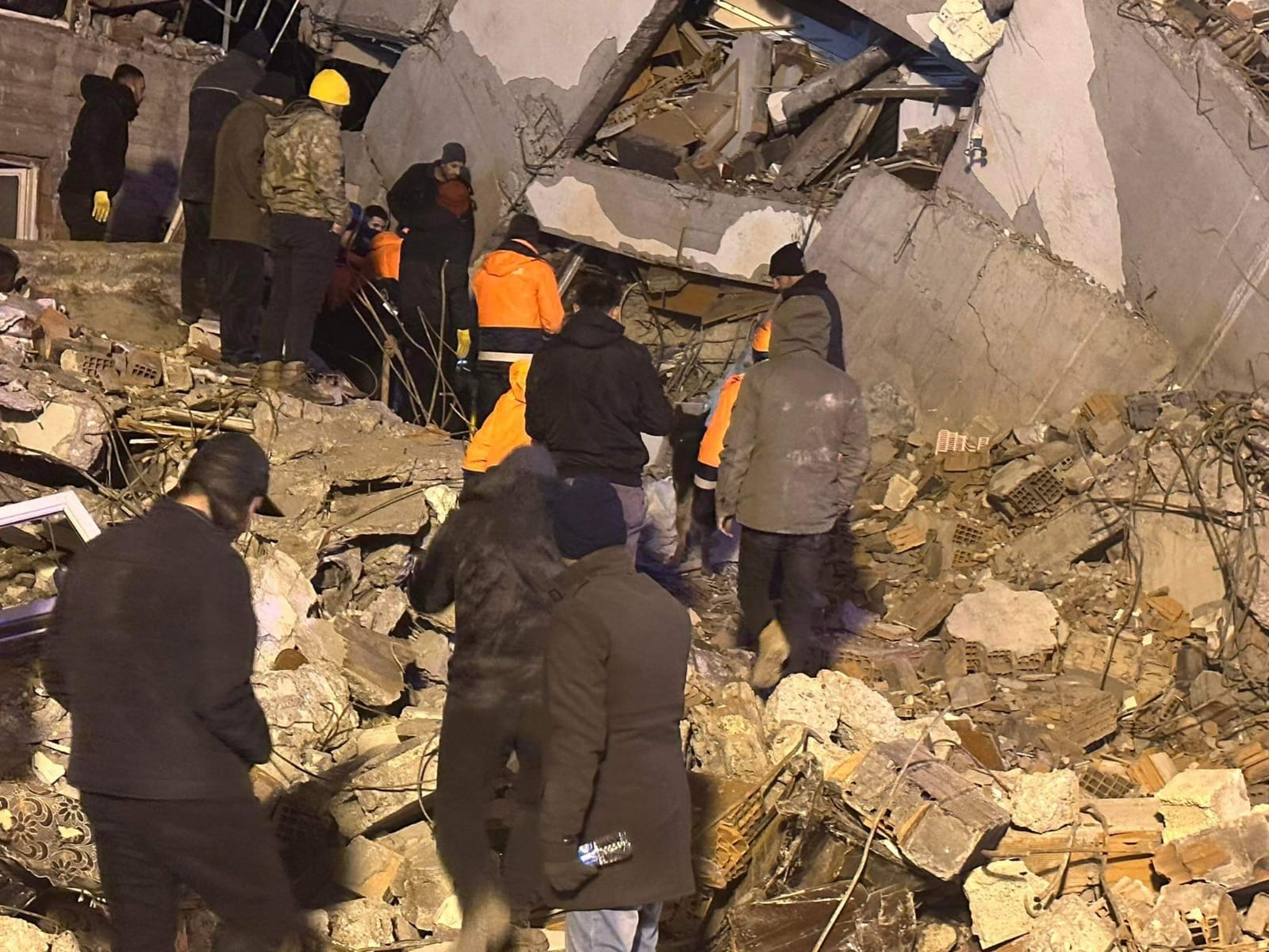 Обрушение на руднике в Шираке: Есть погибший 