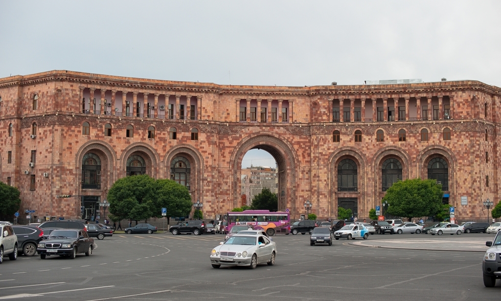 Решением правительства здание Минтранса Армении выставлено на аукцион