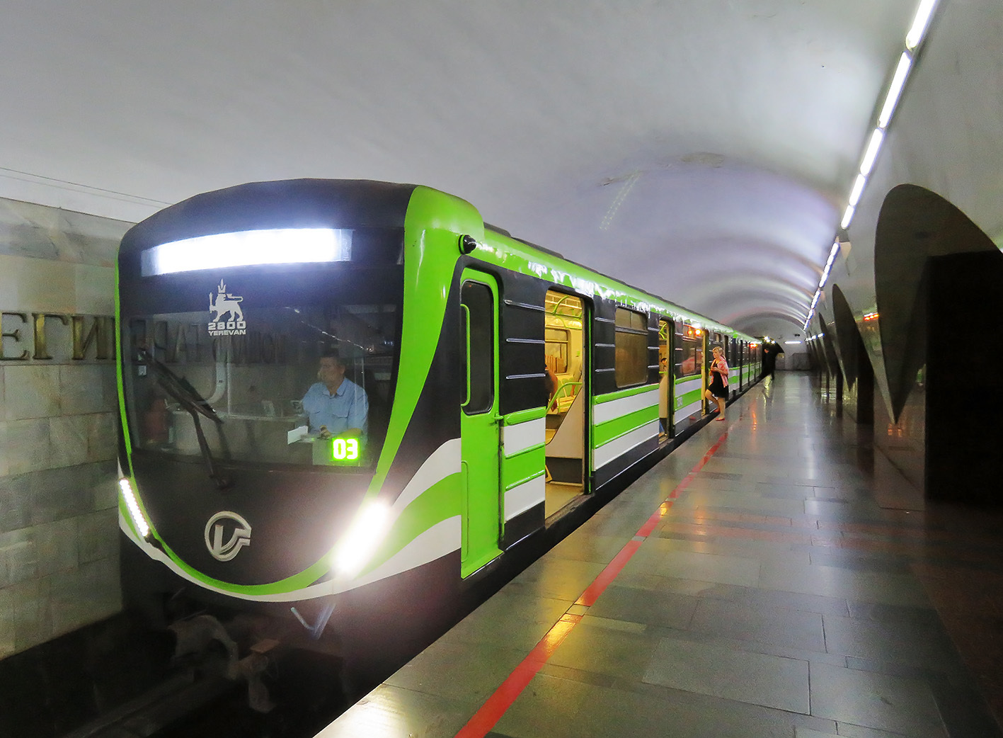 Информация о снятии указателей на русском языке в метро не соответствует действительности