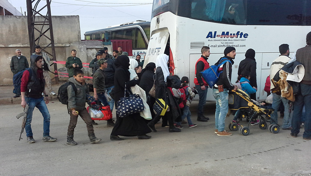 Сирийский Хомс покинула колонна боевиков с семьями