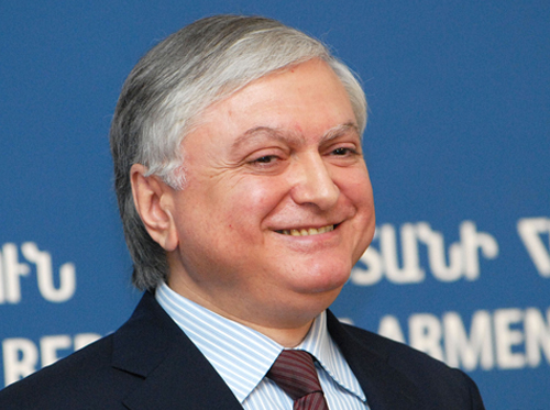 Глава МИД Армении обрушился на своих критиков