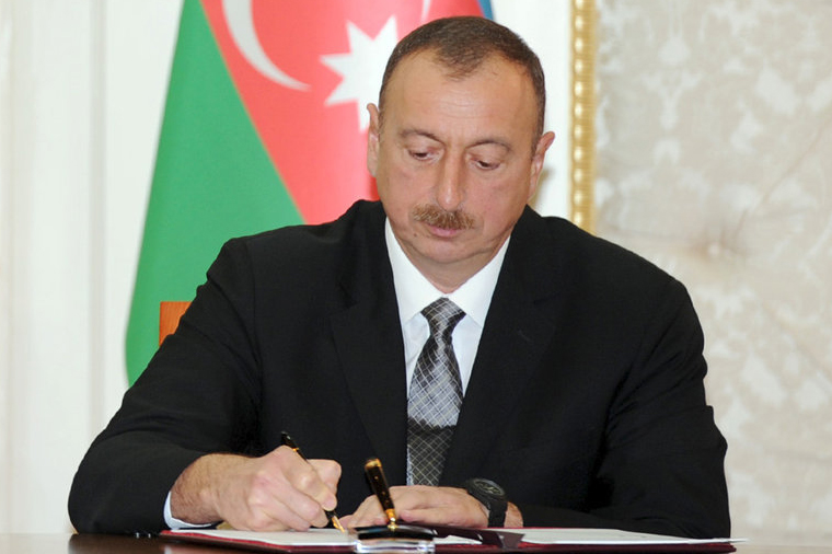 Алиев помиловал более 600 осужденных: среди них ряд оппозиционеров