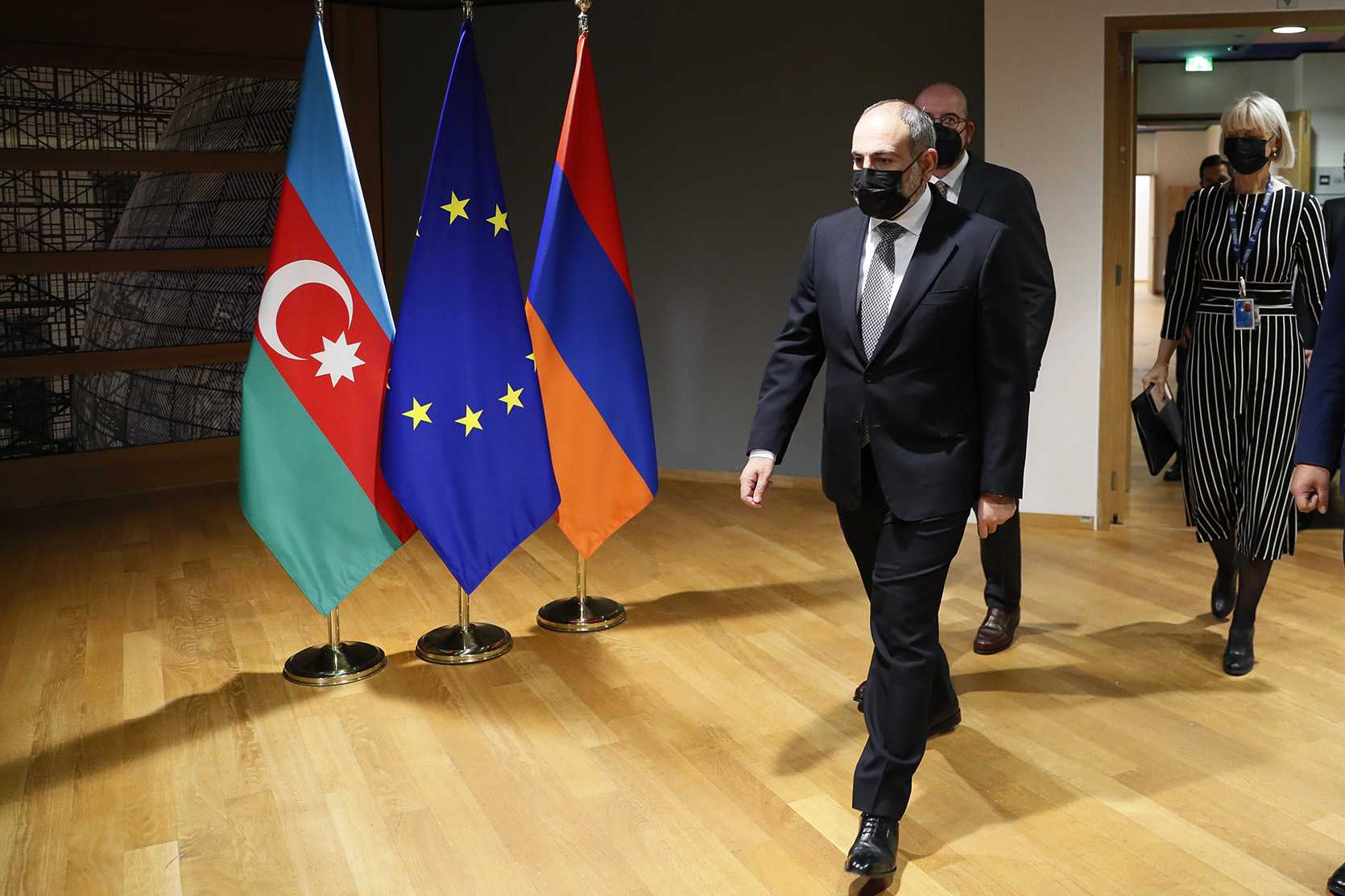 Пашинян и Алиев подтвердили договоренность об открытии железной дороги