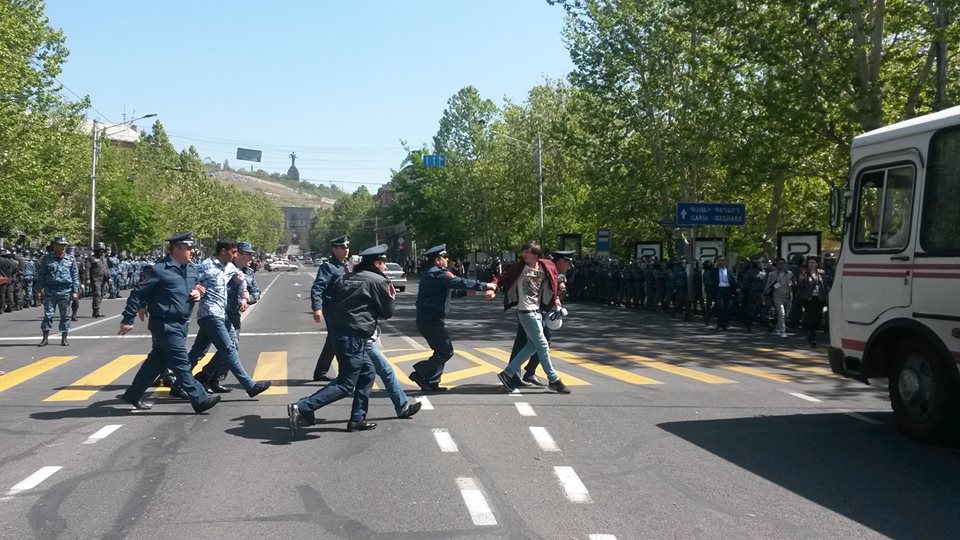 Митинги в Ереване против Сержа Саргсяна: полиция задержала 66 граждан