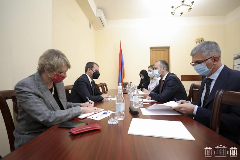 В парламенте Армении назвали приоритетом возвращение армянских военнопленных