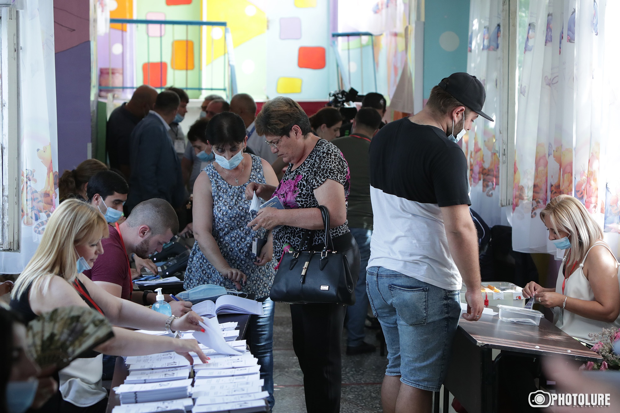 Явка на выборы в Армении по состоянию на 14:00 составила 26,82%