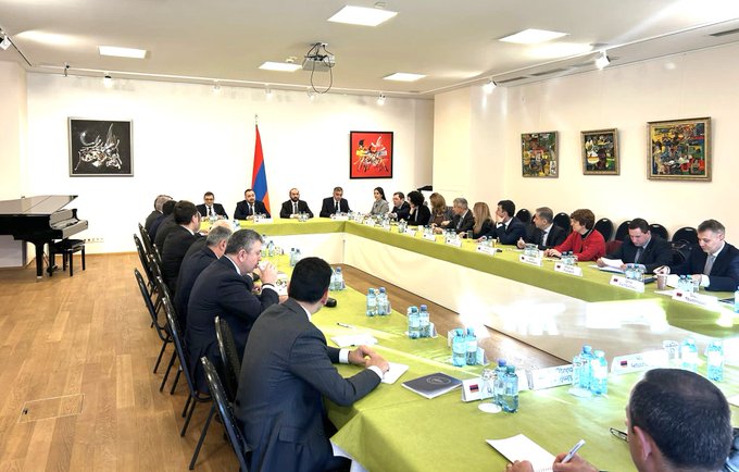 Արարատ Միրզոյանը ՀՀ դեսպանների հետ քննարկել է իրավիճակը Հարավային Կովկասում