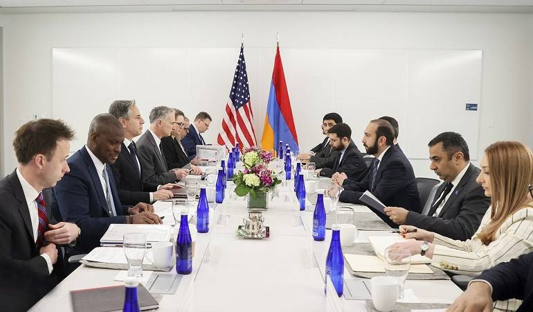 Мирзоян и Блинкен обсудили урегулирование отношений между Арменией и Азербайджаном