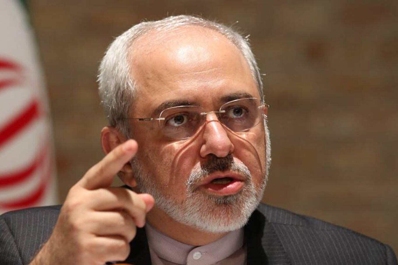 Зариф: Иран не нуждается в аппаратах ИВЛ, которые предложил ему Трамп