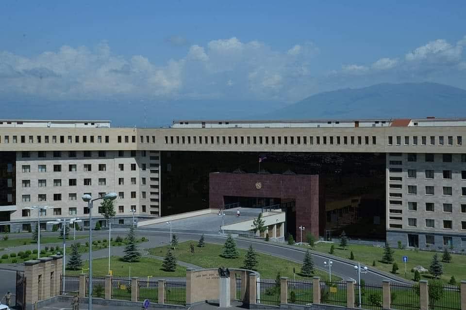 ВС Азербайджана открыли огонь по армянским позициям в районе Тех - МО Армении