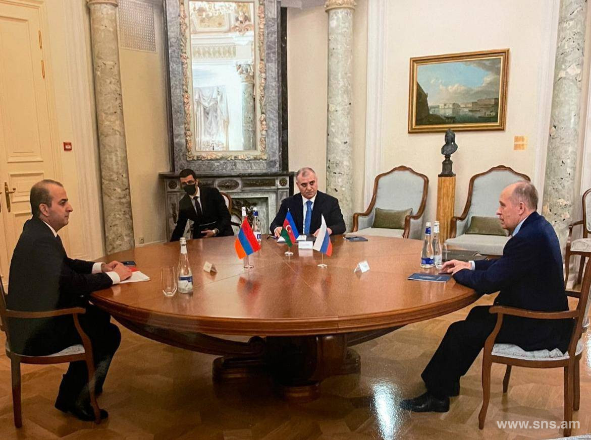 Главы СНБ Армении и Азербайджана встретились в Москве 
