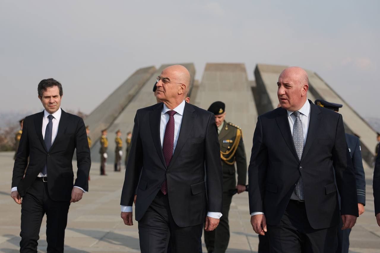 Министр национальной обороны Греции посетил Мемориальный комплекс жертвам Геноцида армян