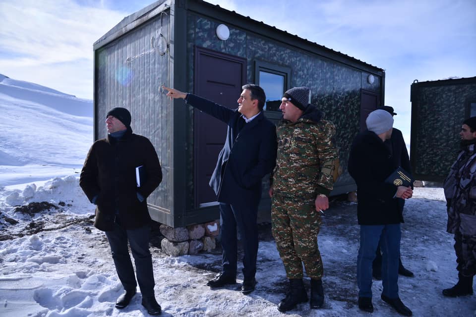 Татоян: Азербайджан обстреливает села Гегаркуника с позиций, находящихся на территории РА