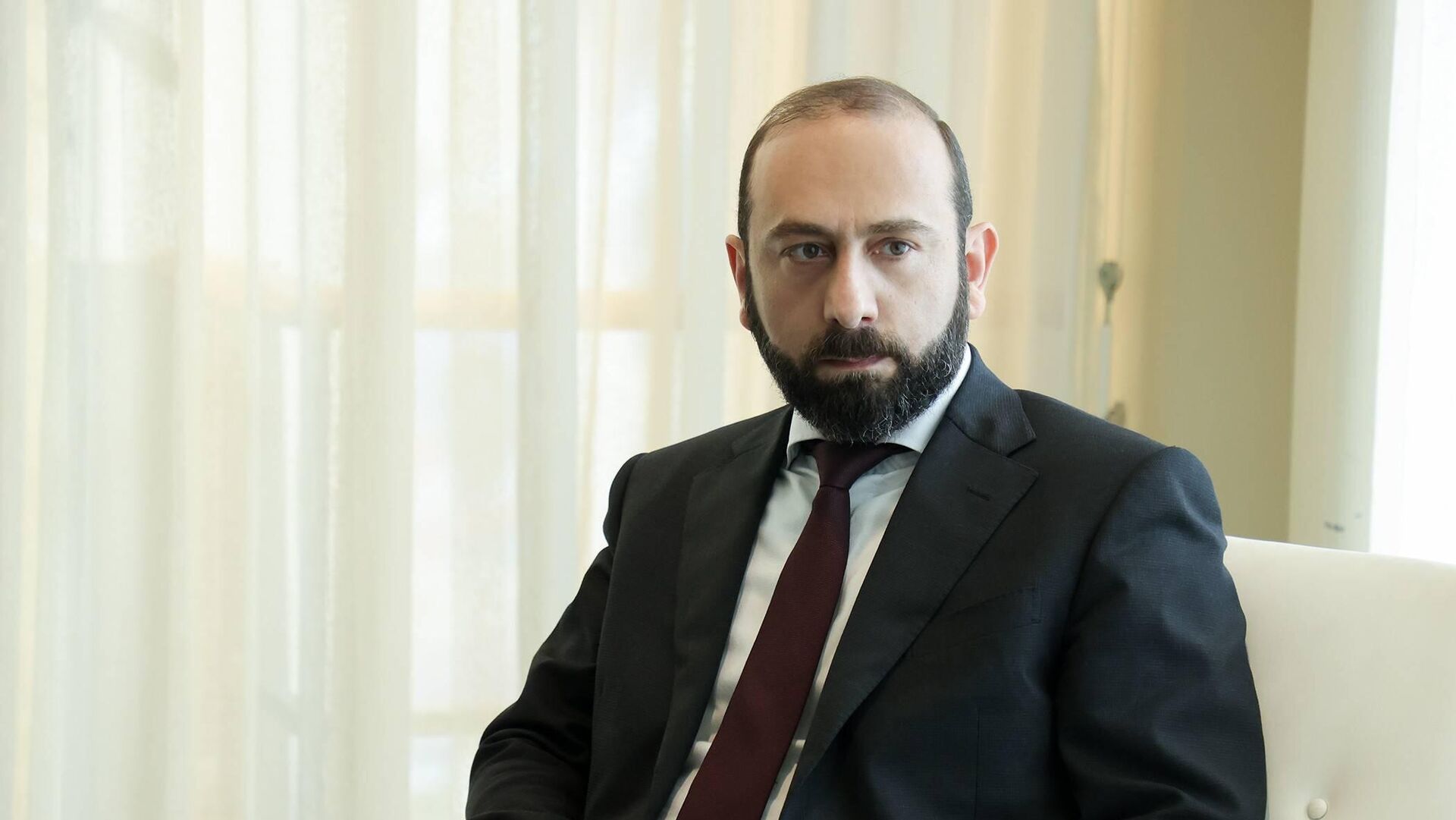 Արարատ Միրզոյանը մեկնում է արձակուրդ 
