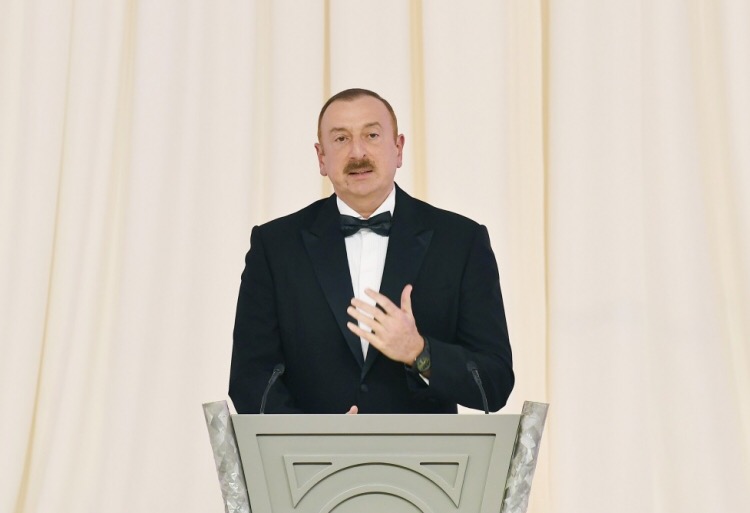 Алиев: Азербайджан станет транспортным центром Евразии