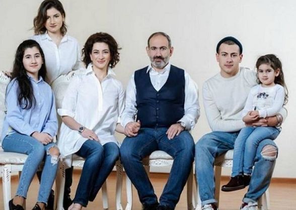 Благочестивый ты наш… Пашинян требует от Церкви того, чего сам не соблюдает
