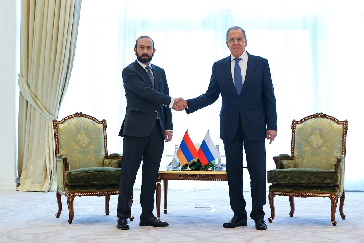 Главы МИД России и Армении провели переговоры 