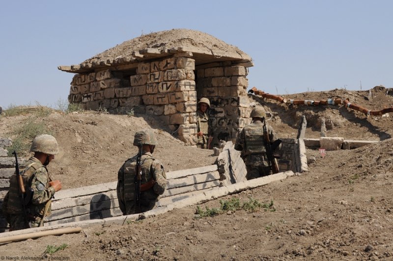Минобороны: 12 армянских военных попали в плен  