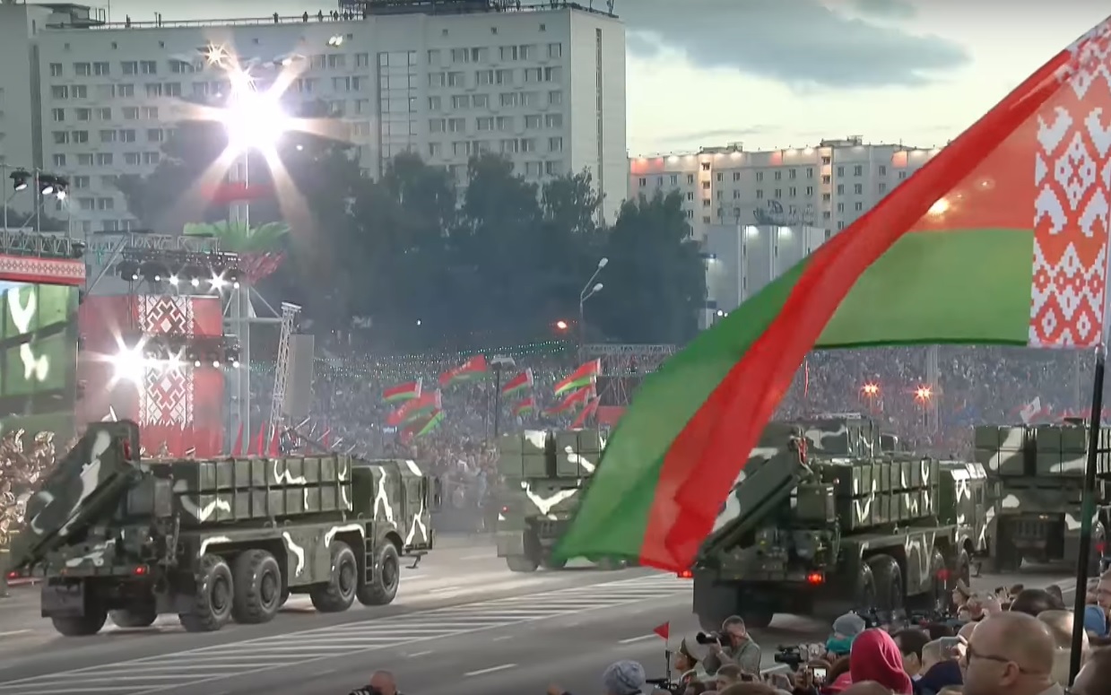 Эксперт: Минск рассчитывает получать от Азербайджана нефть в обмен на оружие 