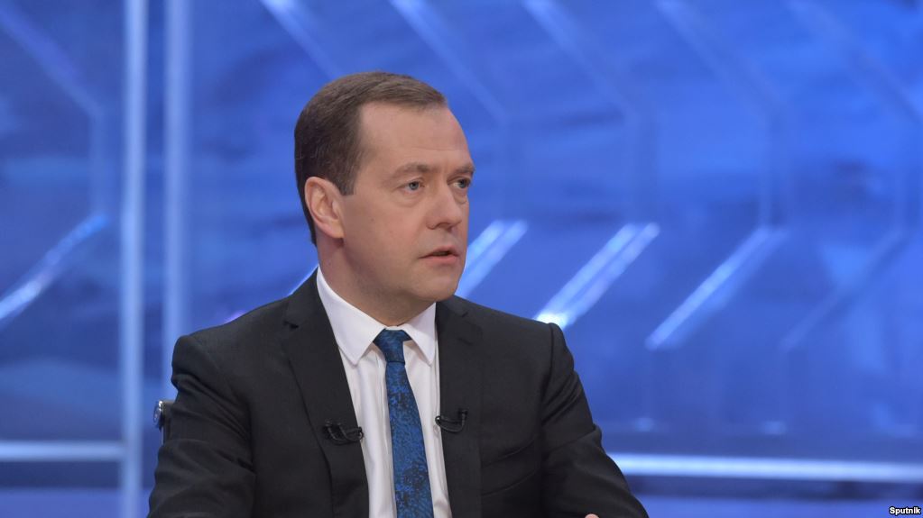 Медведев снял ограничения на поставки ряда продуктов из Турции