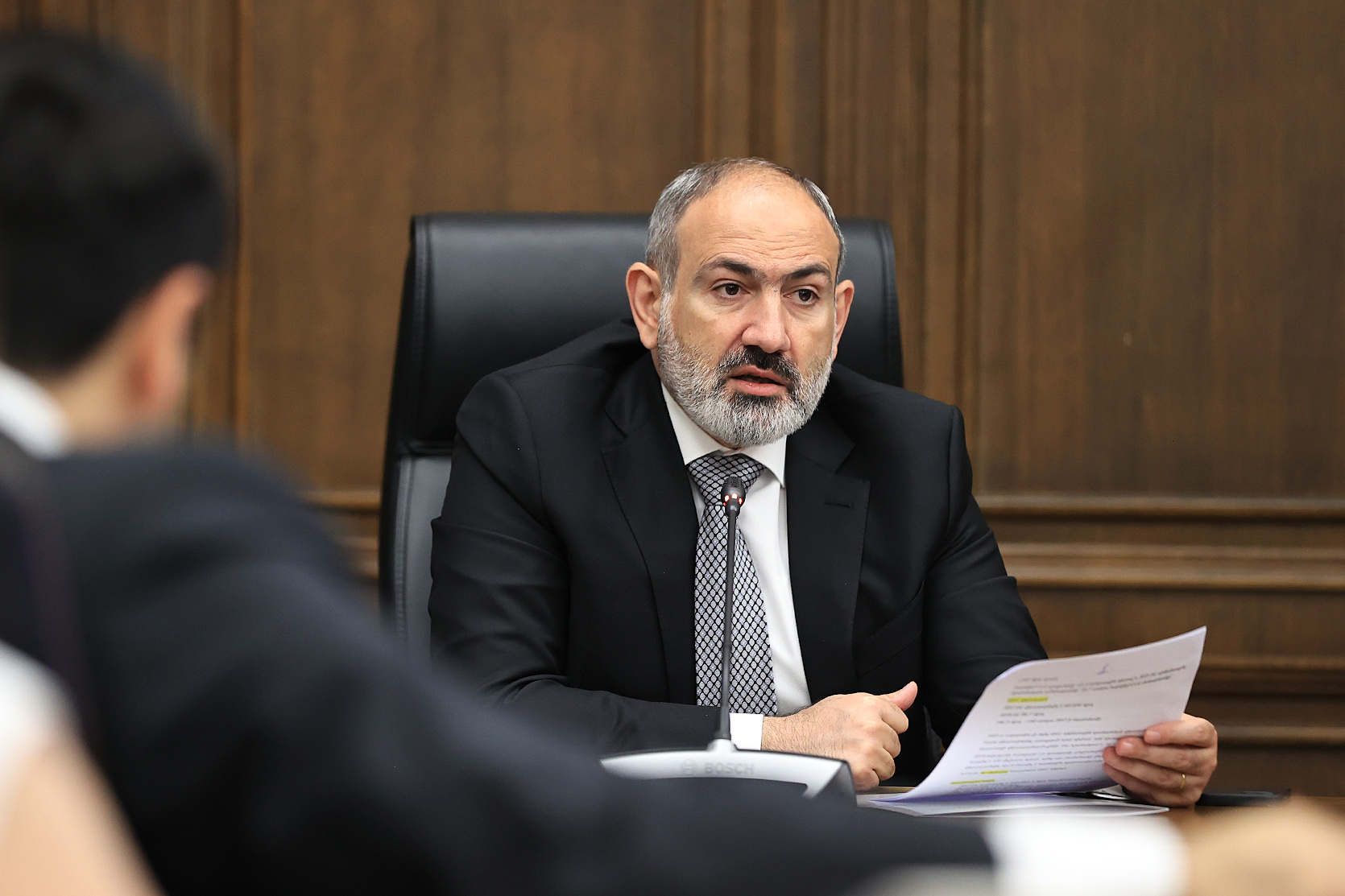 Пашинян проводит закрытую встречу с однопартийцами в парламенте