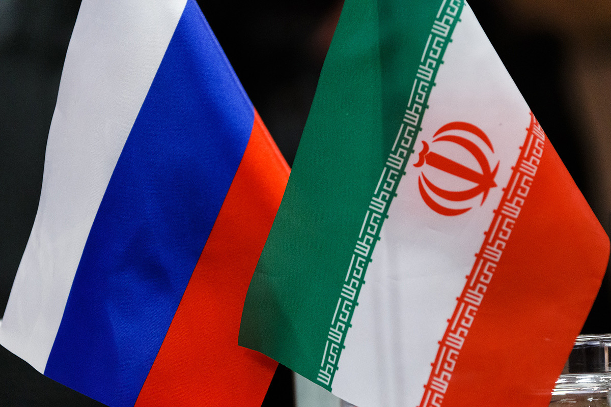 Москва и Тегеран договорились развивать контакты в оборонной сфере