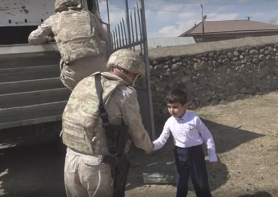 Российские миротворцы обеспечили учебные заведения Карабаха емкостями для питьевой воды