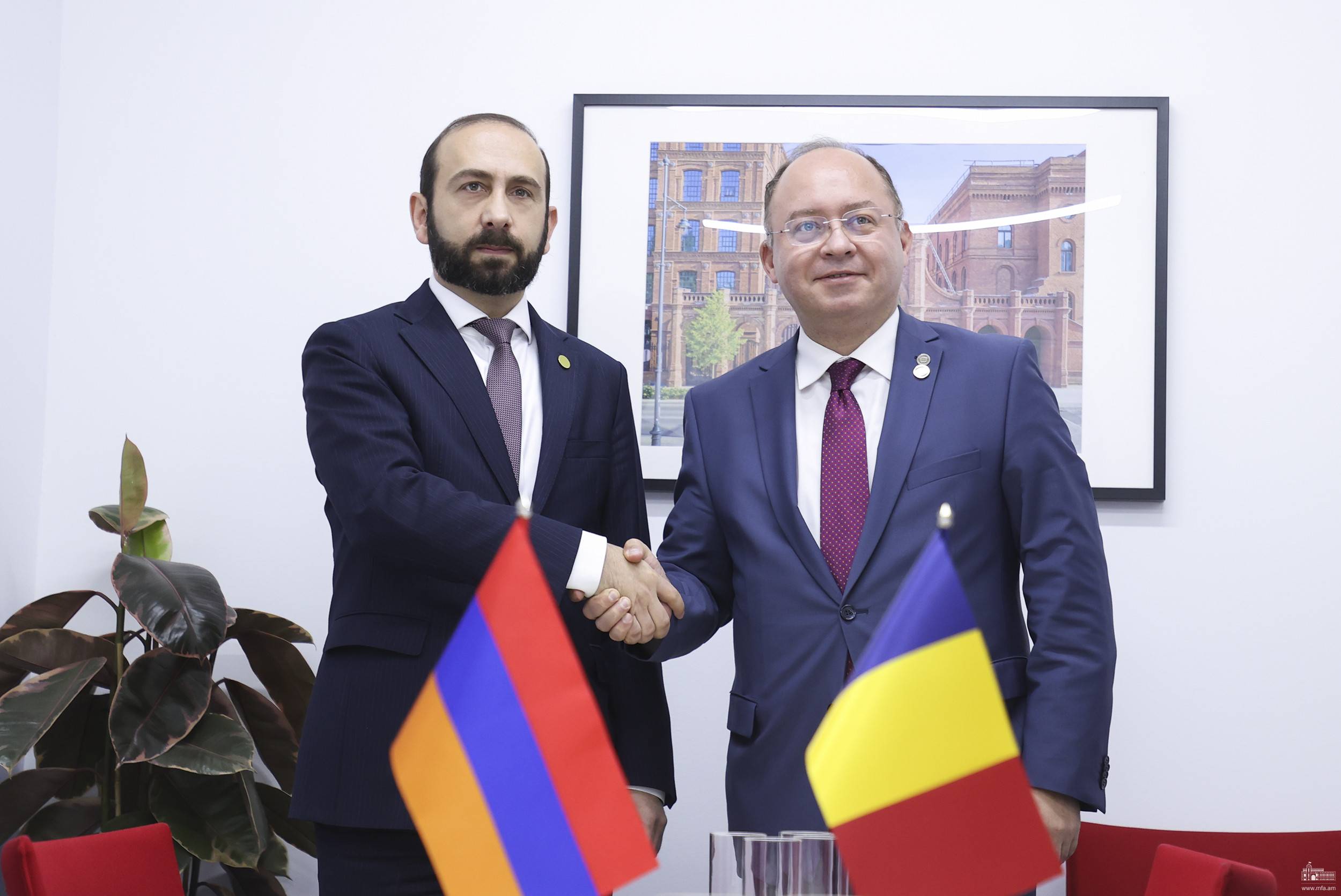 Обсуждены возможности повышения уровня армяно-румынского сотрудничества 