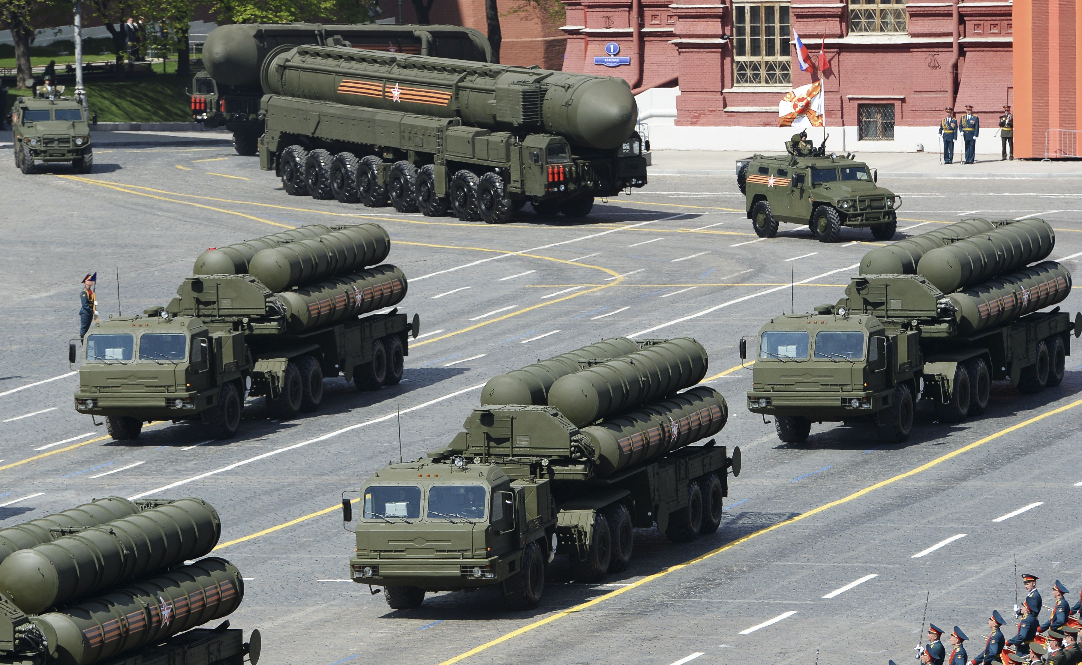 Эффективны ли санкции США? иностранцы заказали у России оружия на $50 млрд
