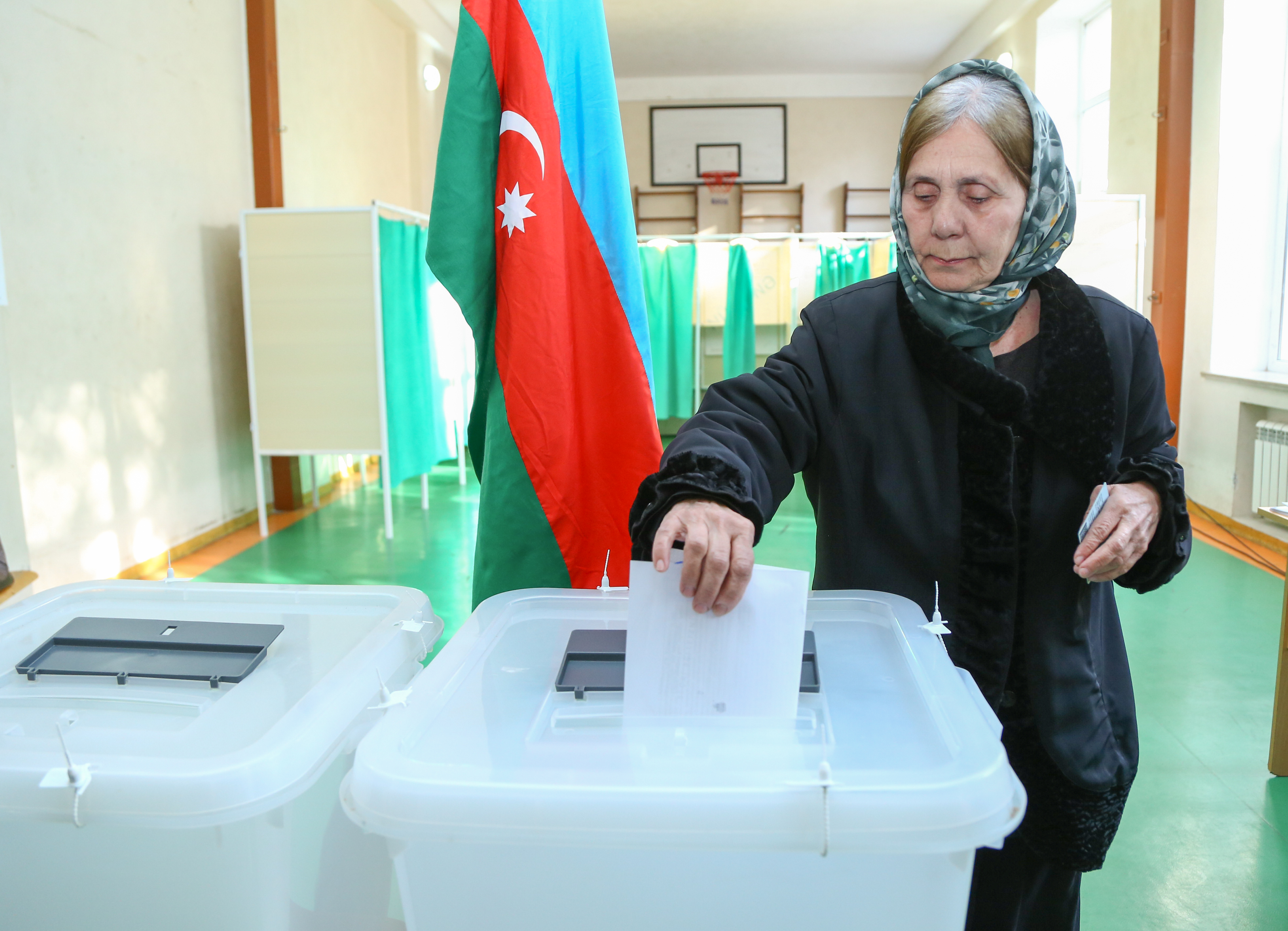 ЦИК Азербайджана обнародовал данные о явке на выборах