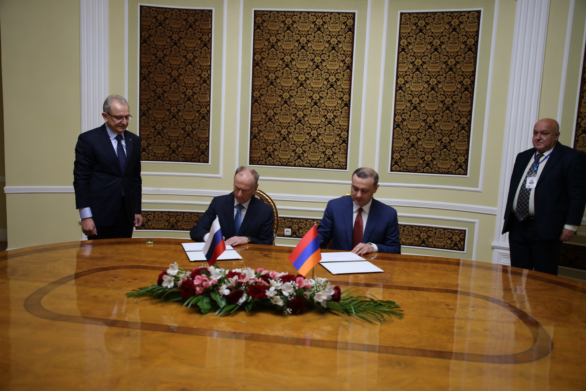 Патрушев подчеркнул важность миссии российских миротворческих сил в Карабахе
