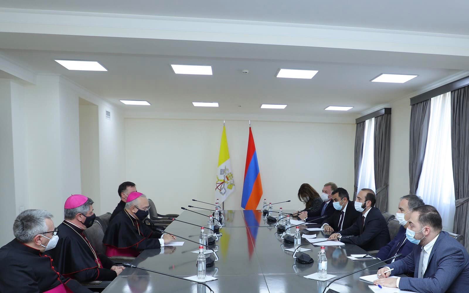 Состоялась встреча главы МИД Армении и замгоссекретаря по общим вопросам Святого Престола 
