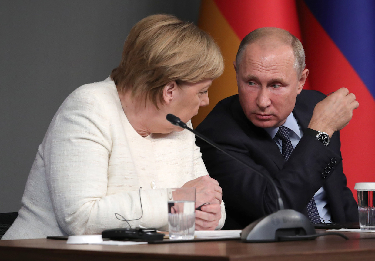 Путин предложил Меркель прямой диалог стран ЕС с Минском о миграционном кризисе