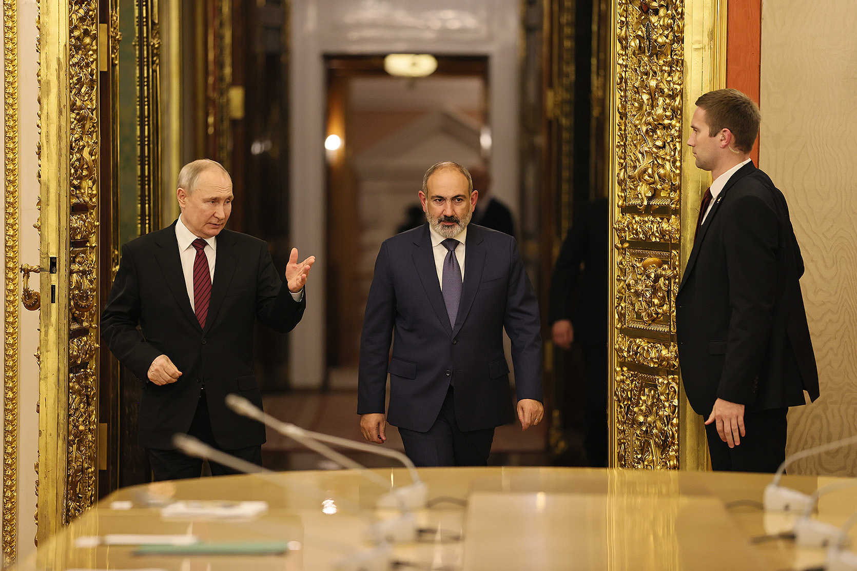 Пашинян и Путин обсудили вопросы урегулирования армяно-азербайджанских отношений