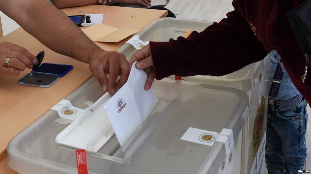В Ереване проходят выборы в Совет старейшин