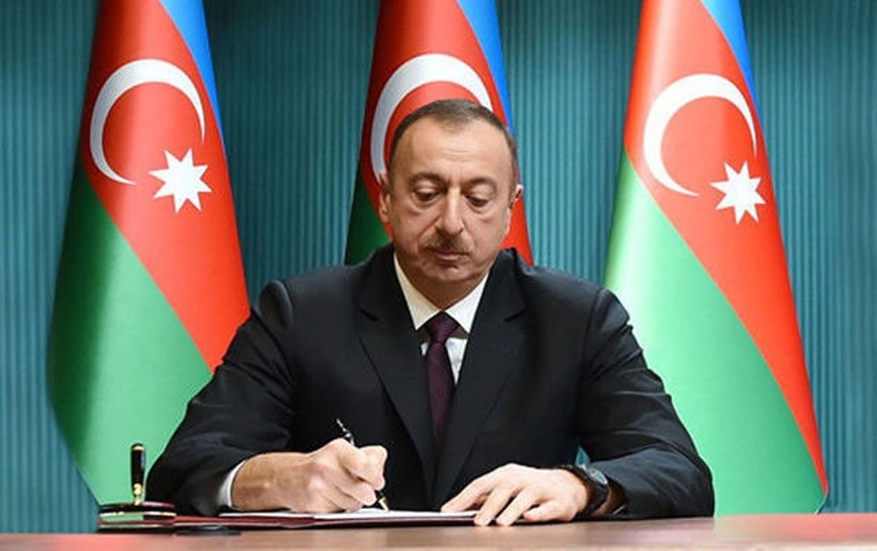 Ильхам Алиев уволил сразу двух вице-премьеров