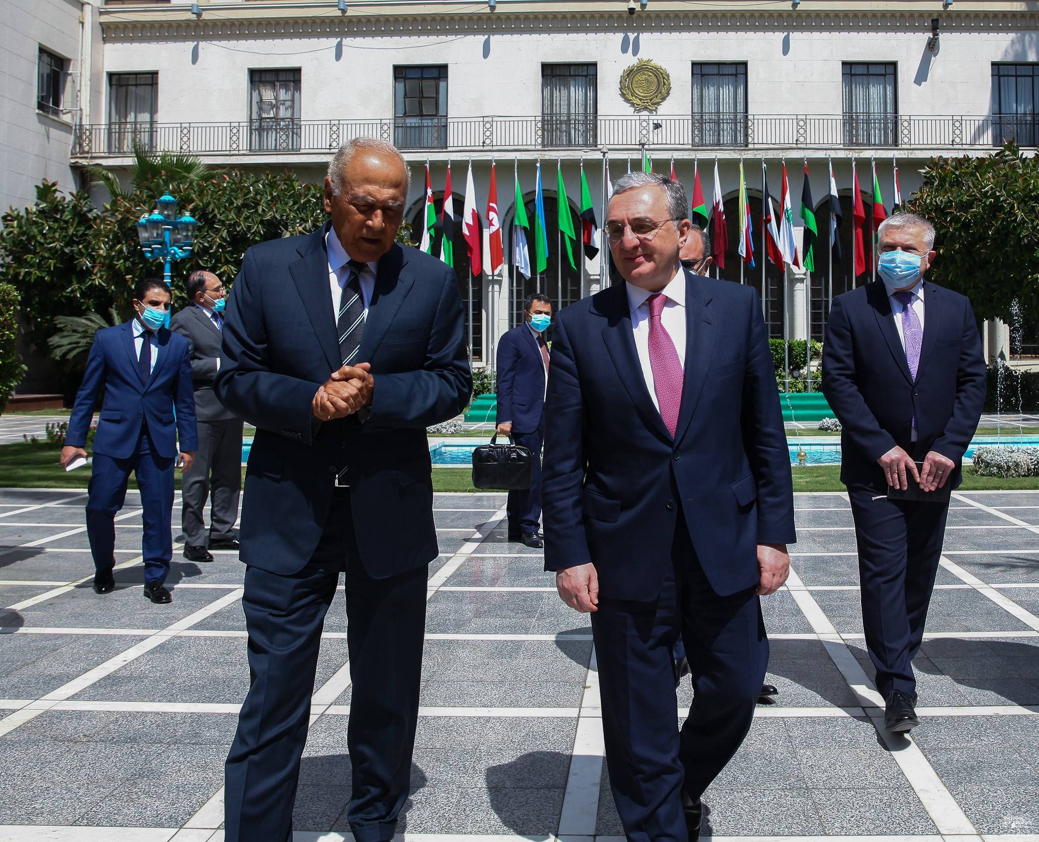Зограб Мнацаканян и генсек Лиги арабских государств обсудили карабахский конфликт