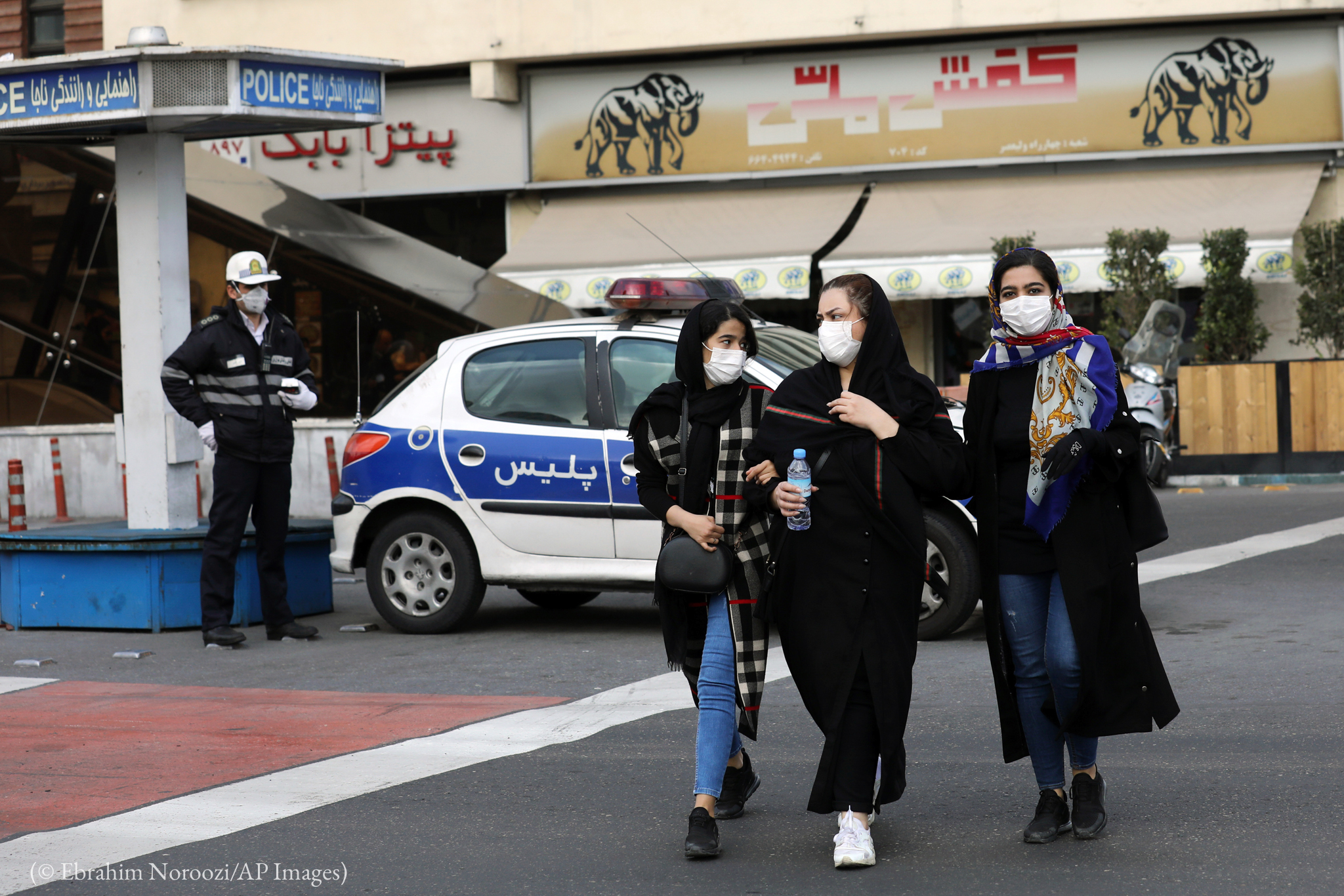 В Иране за сутки выявили 2410 случаев заражения коронавирусом