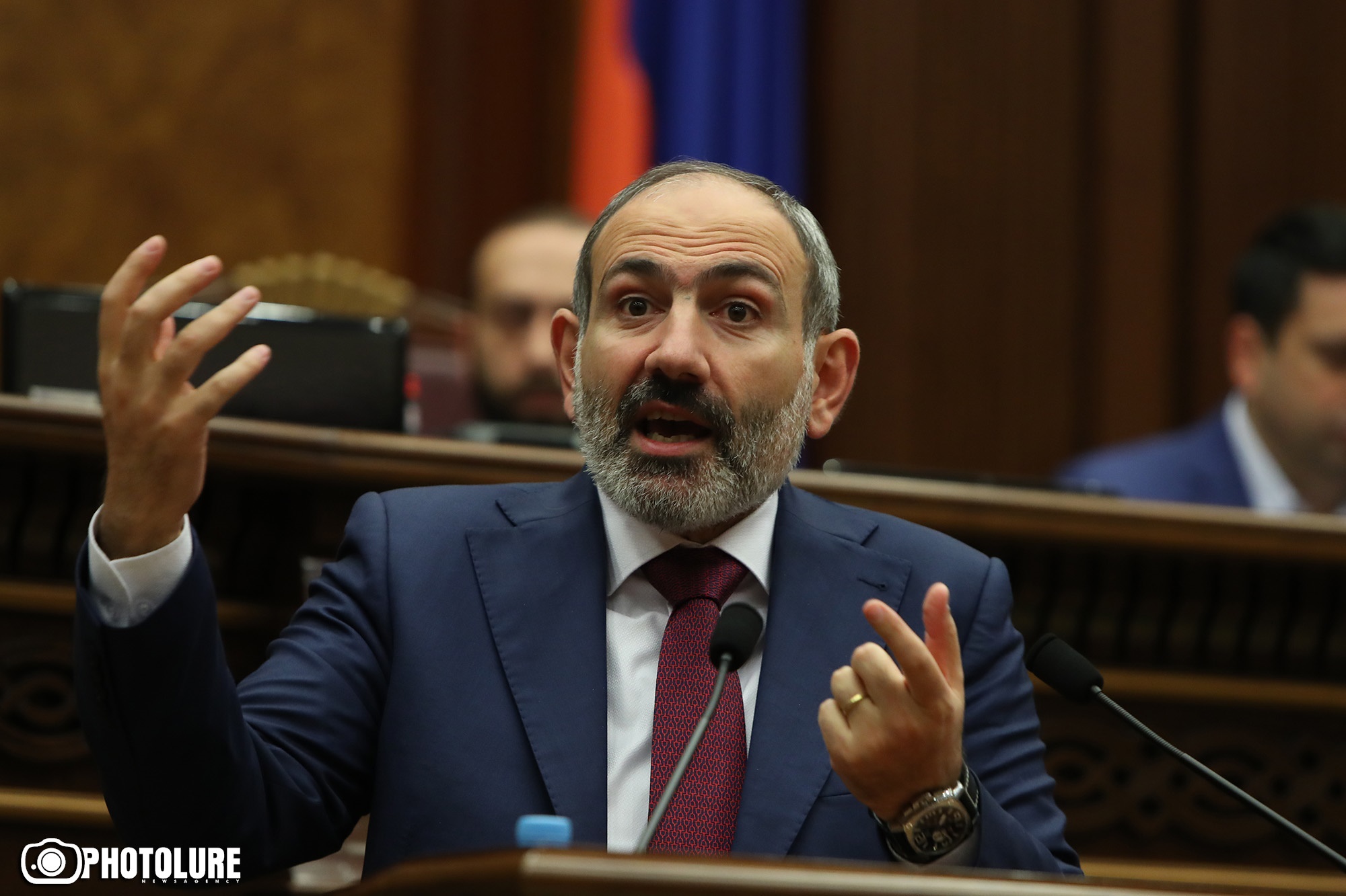 Пашинян не видит признаков коррупционной сделки в решении мэра Еревана